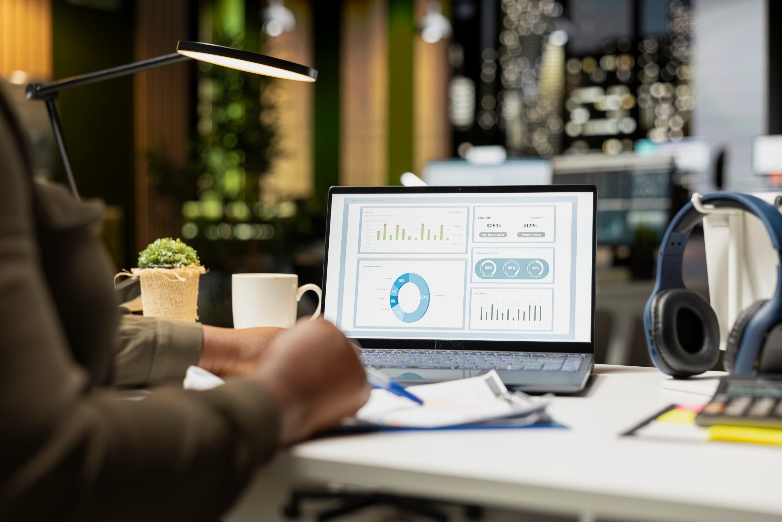 Verschil tussen politiek adviseur en beleidsadviseur: rollen helder uitgelegd